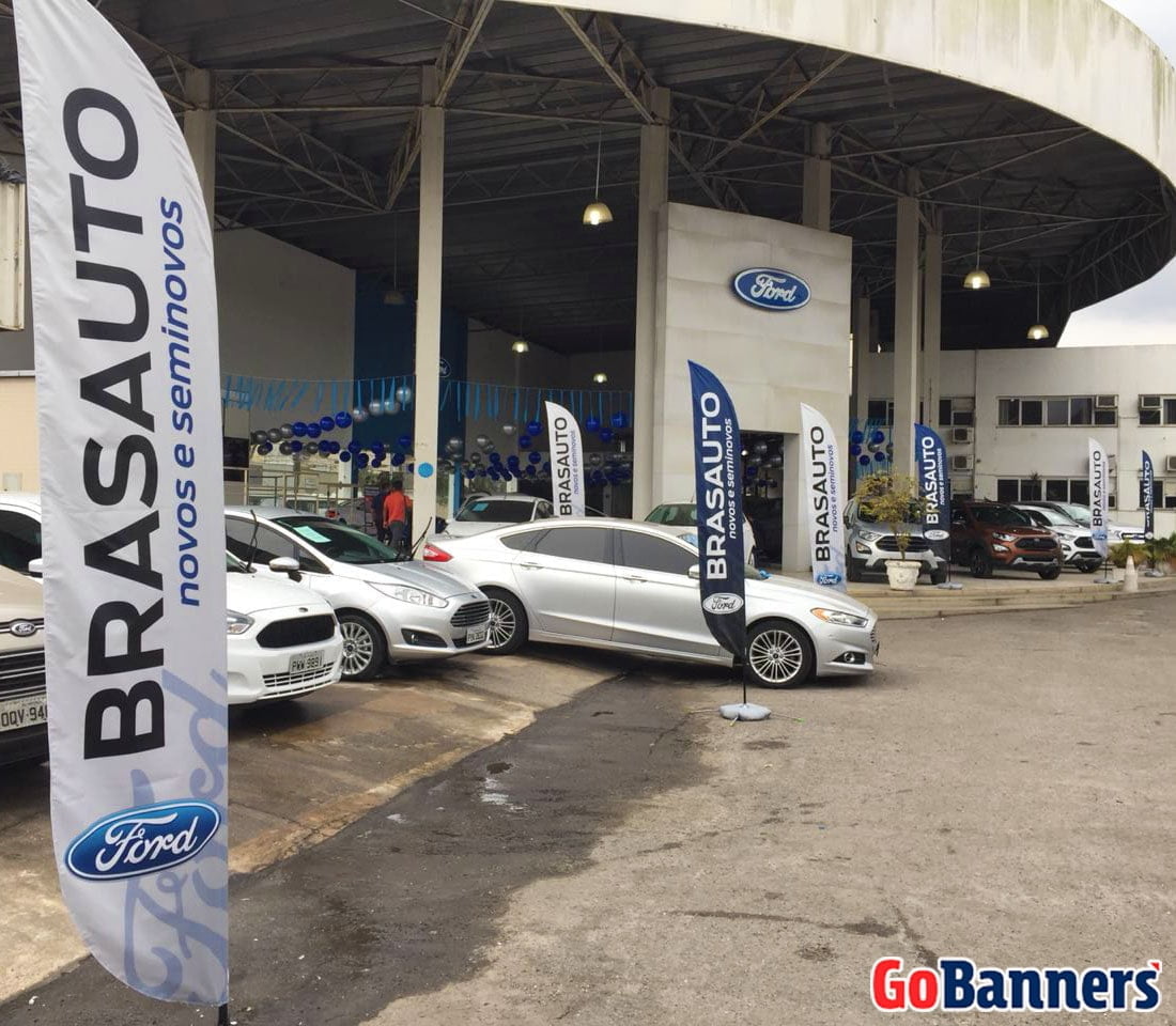 Wind Flag Banner Promocional na frente da loja FORD BRASAUTO