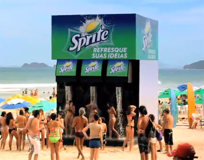 Ação de Live Marketing da marca Sprite na praia