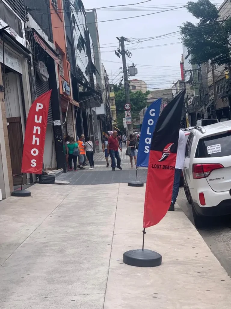 Wind Flag Banner Vestuario Punhos Golas Lost Beach